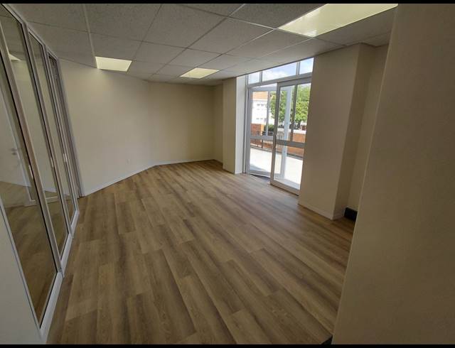 235M² OFFICE TO LET IN BRYANSTON